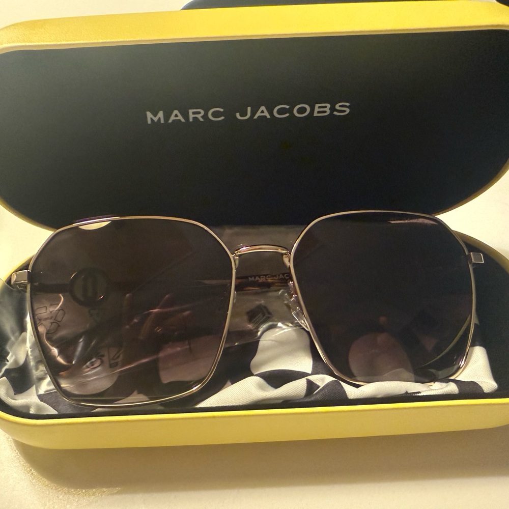 Marc Jacobs Men's Gold Frame Sunglasses with Dark Smoke Lenses